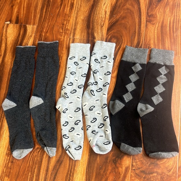 Hane's Men's 3 pairs casual dress socks size 8-9 EUC - Picture 2 of 2